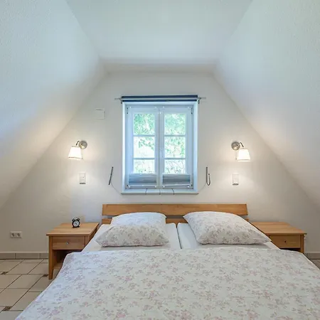 Landhausvilla Wolsroi * Steinbergkirche