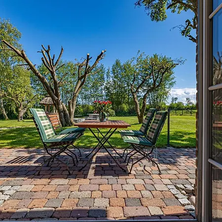 Landhausvilla Wolsroi * Steinbergkirche