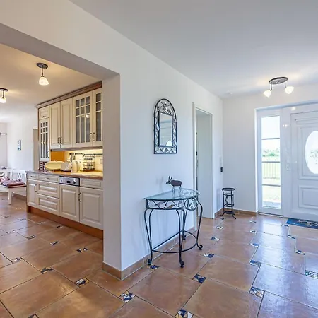 Landhausvilla Wolsroi Villa Steinbergkirche