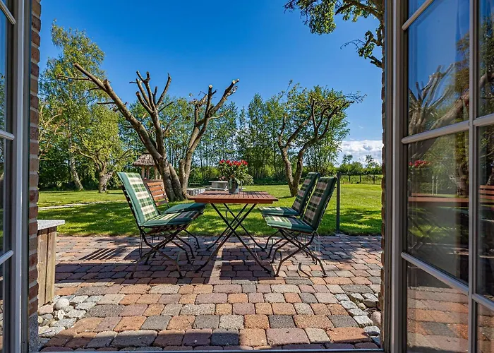 Landhausvilla Wolsroi * Steinbergkirche